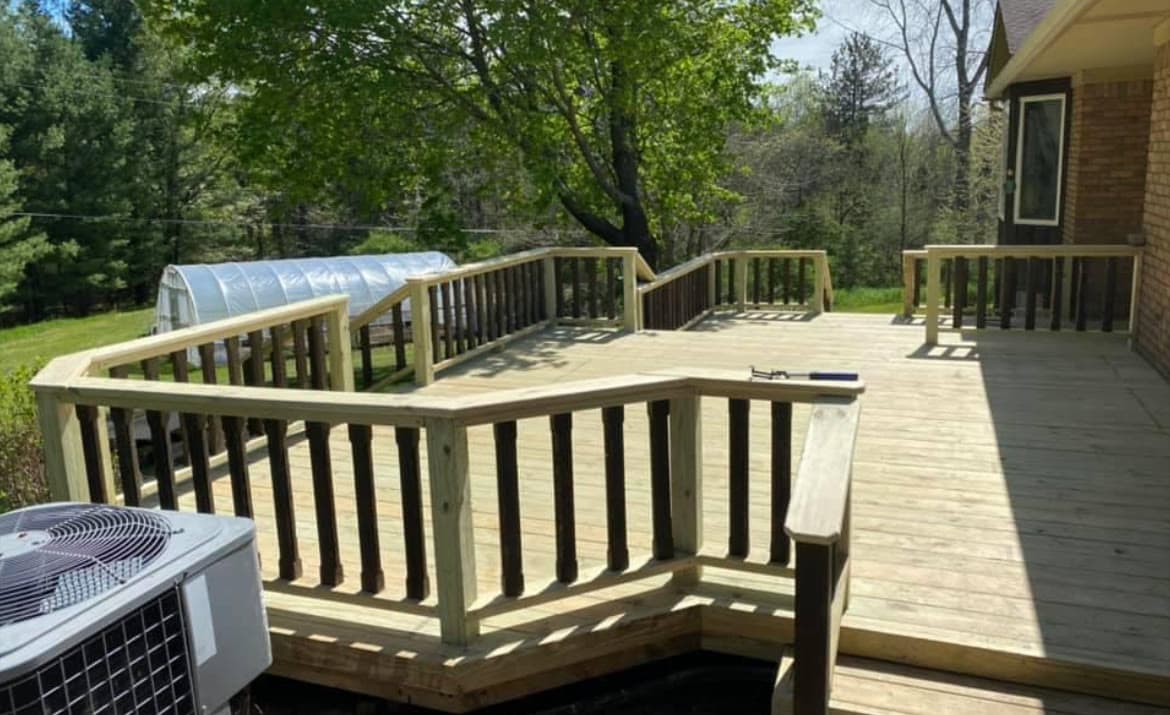 Example of a custom deck built by Persha Family Construction, serving Sterling Heights, MI